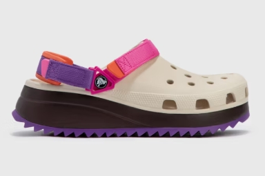 Zakaj so Crocs Natikači Več kot Le Čevlji